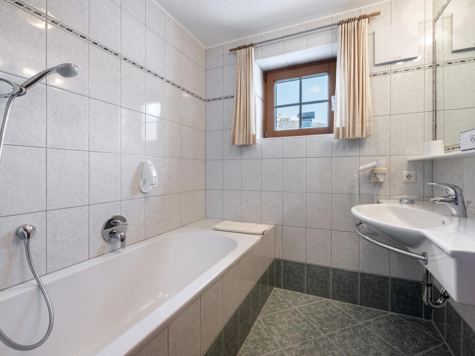 Hotel Garni Europa Санкт Антон ам Арлберг Екстериор снимка